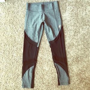 🚫🚫💞Victoria Secret Pink mesh inset leggings